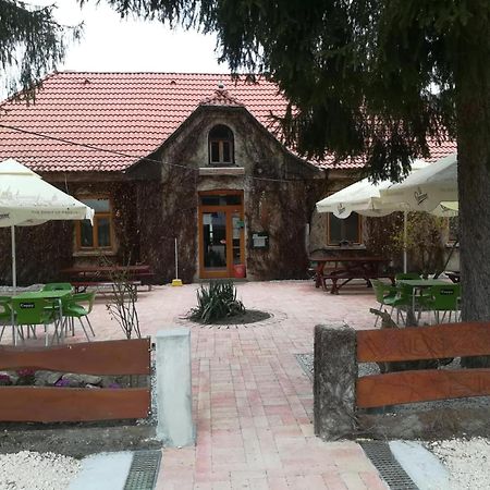 Vadszolo Szallo Es Etterem Bakonybel ภายนอก รูปภาพ